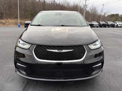 Used 2024 Chrysler Pacifica Touring-L image 27