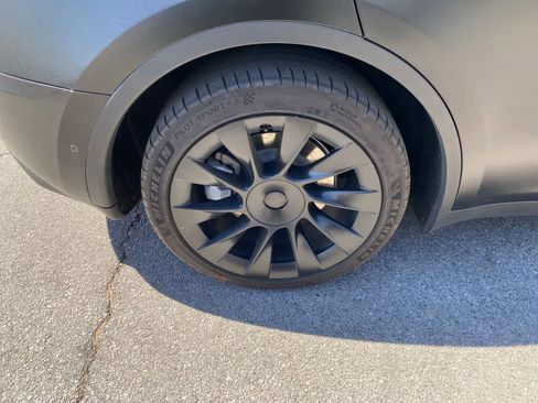 Used 2020 Tesla Model Y Long Range AWD/4WD image 6