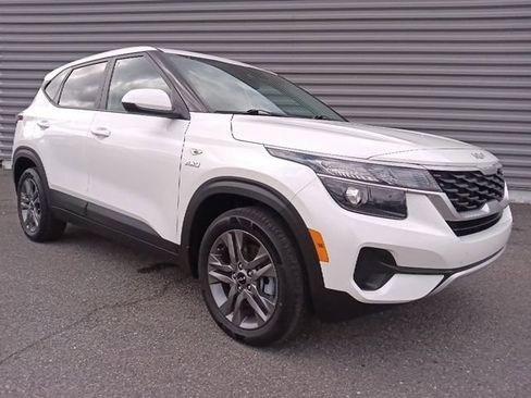 Used 2023 Kia Seltos LX AWD/4WD image 1