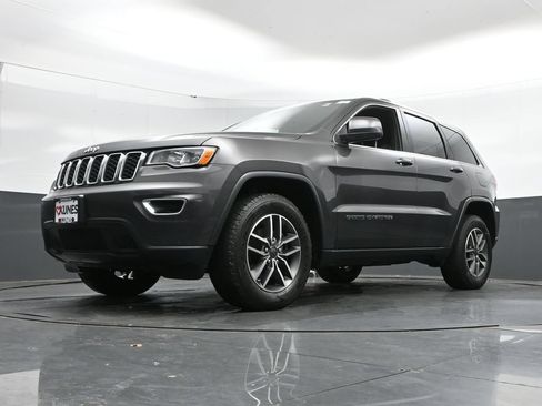 Used 2020 Jeep Grand Cherokee Laredo w/ 18" Wheel & 8.4" Radio Group AWD/4WD image 44