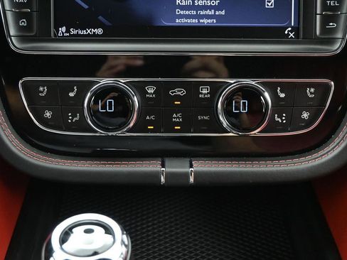 Used 2018 Bentley Bentayga image 51