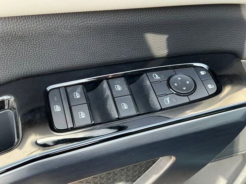 New 2026 Nissan Pathfinder SL image 15