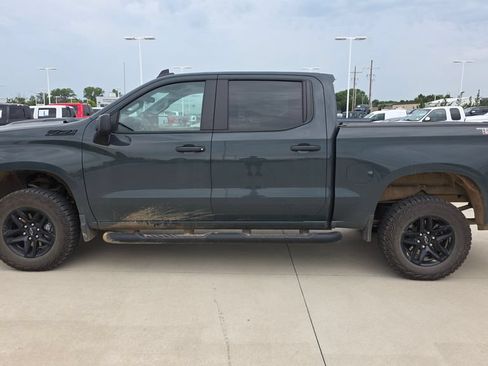 Used 2025 Chevrolet Silverado 1500 Custom Trail Boss w/ LPO, Dark Essentials Package AWD/4WD image 2