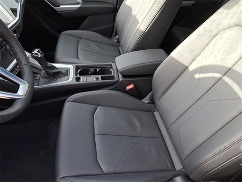 New 2025 Audi Q3 2.0T Premium image 18