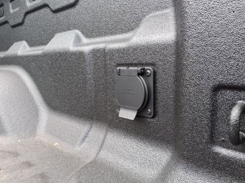 New 2025 GMC Canyon Elevation w/ Convenience Package image 5