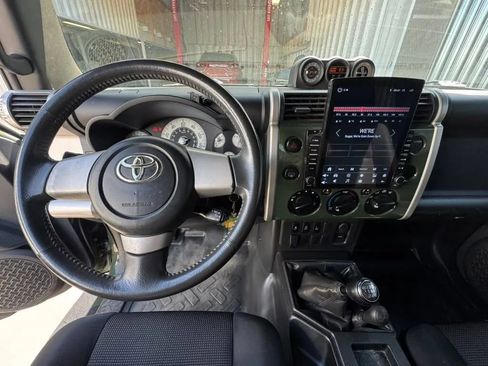 Used 2010 Toyota FJ Cruiser 4WD image 14