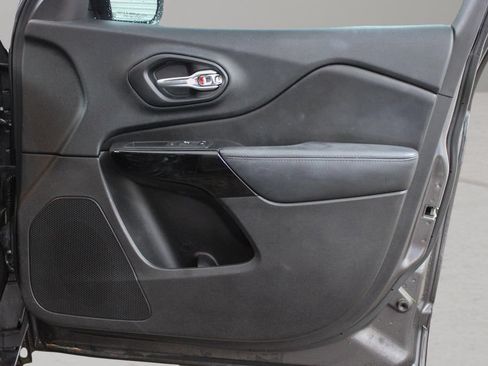 Used 2020 Jeep Cherokee Latitude Plus FWD image 23