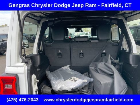 Used 2024 Jeep Wrangler Unlimited Sahara AWD/4WD image 32