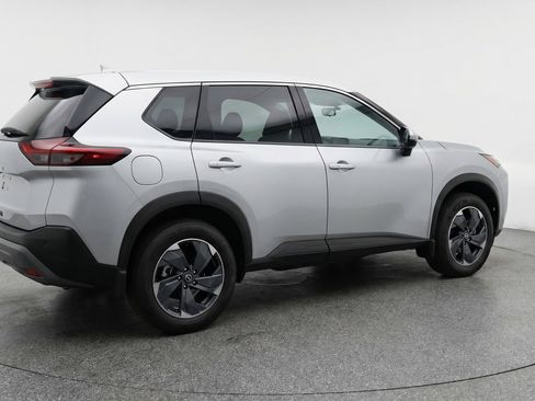 Used 2025 Nissan Rogue SV FWD image 9