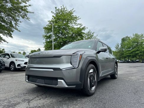 Used 2024 Kia EV9 Wind AWD/4WD image 32
