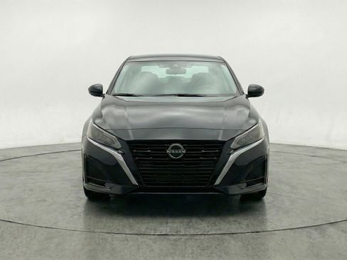 Used 2025 Nissan Altima 2.5 SV image 2