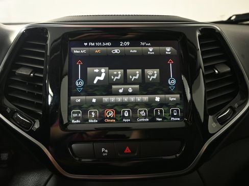 Used 2019 Jeep Cherokee Limited w/ Trailer Tow Group AWD/4WD image 27