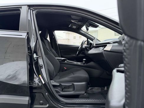 Used 2019 Toyota C-HR XLE image 9