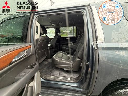 Used 2019 Cadillac Escalade ESV Luxury AWD/4WD image 41