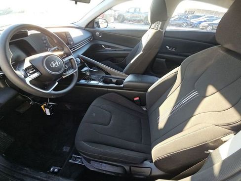 Used 2025 Hyundai Elantra Blue image 7