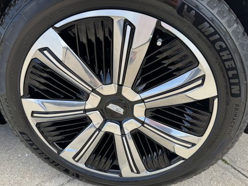 New 2025 Cadillac Escalade IQ Luxury 2 image 33