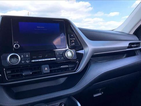 Certified 2024 Toyota Highlander LE image 35