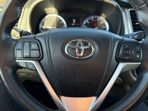 Used 2015 Toyota Highlander XLE AWD/4WD image 16