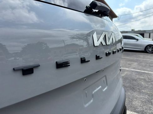 Used 2022 Kia Telluride EX w/ EX Premium Package AWD/4WD image 12