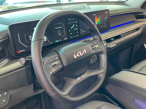 Used 2024 Kia EV9 Land image 16