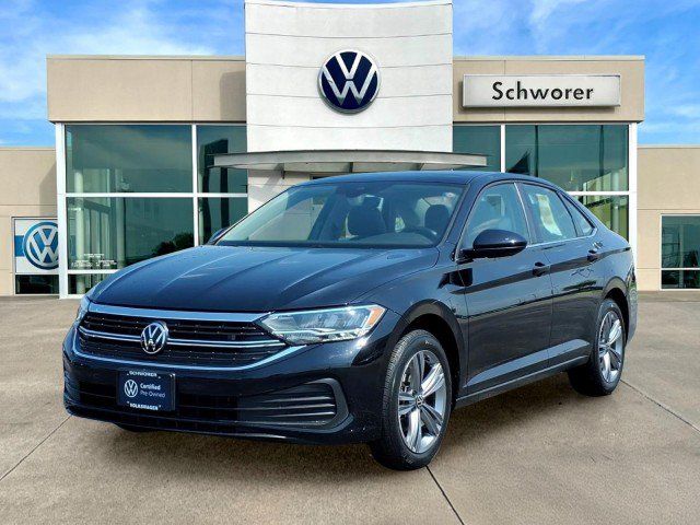 Certified 2023 Volkswagen Jetta SE FWD image 2