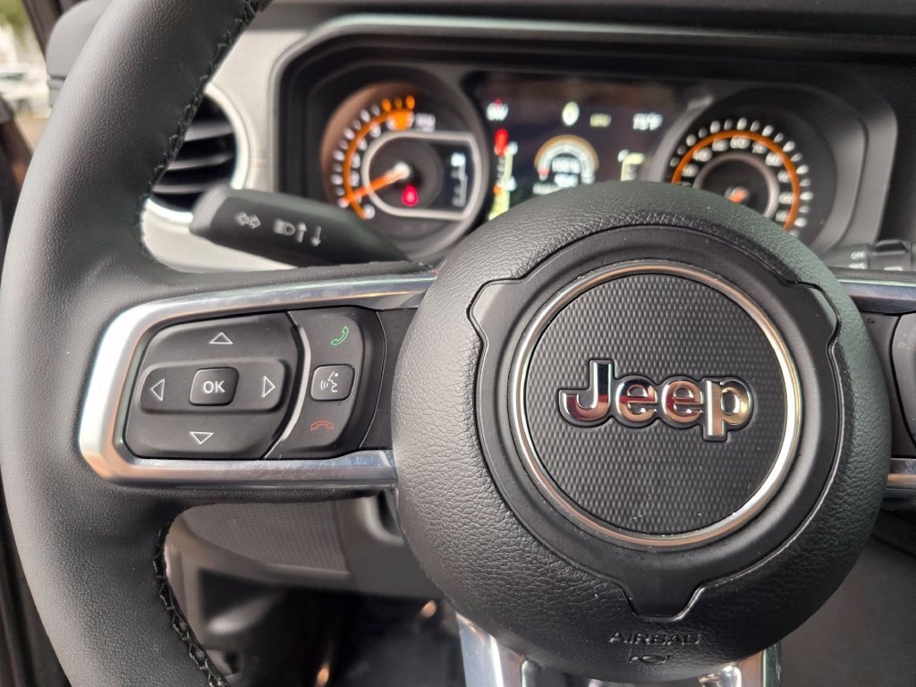 Used 2026 Jeep Wrangler Unlimited Sahara AWD/4WD image 25