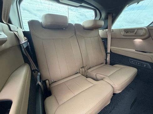 New 2026 Land Rover Range Rover Long Wheelbase SE AWD/4WD image 17