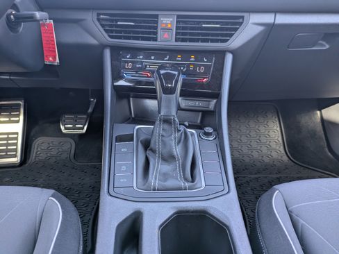 Certified 2025 Volkswagen Jetta Sport FWD image 17