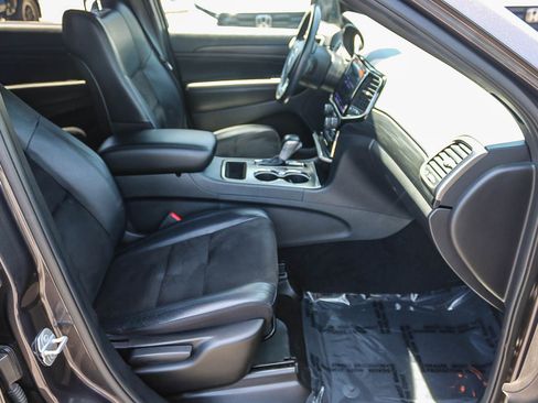 Used 2020 Jeep Grand Cherokee Altitude RWD image 17