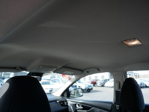 Used 2022 Nissan Rogue Sport SV image 22