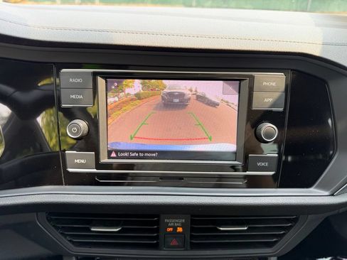 Used 2024 Volkswagen Jetta SE FWD image 23
