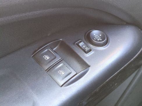 Used 2015 GMC Canyon SLE image 28