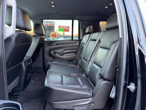 Used 2019 Chevrolet Suburban LT image 11