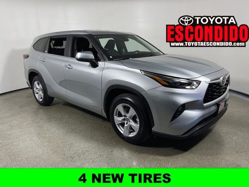 Certified 2025 Toyota Highlander LE image 1