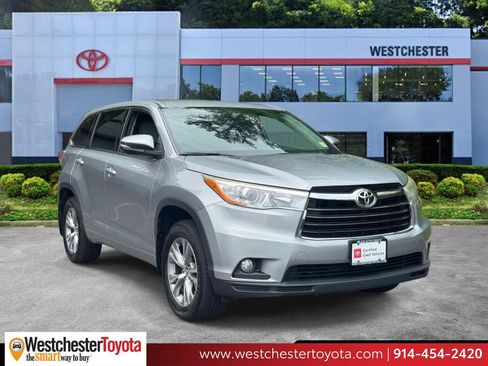 Used 2016 Toyota Highlander Plus AWD/4WD image 1