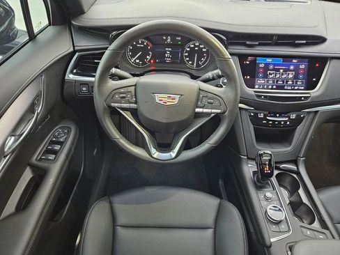 New 2025 Cadillac XT6 Luxury image 14
