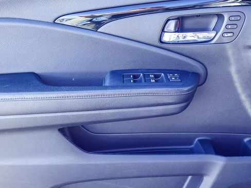 Used 2018 Honda Pilot Touring image 11