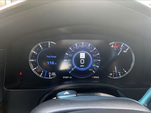 Used 2019 Cadillac Escalade Luxury AWD/4WD image 2