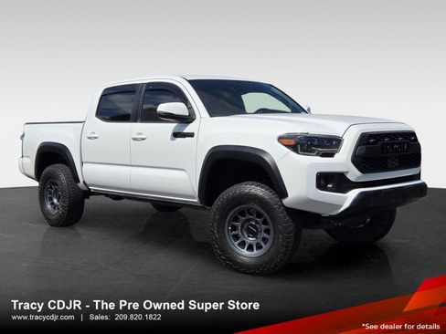 Used 2019 Toyota Tacoma TRD Off-Road w/ Technology Package AWD/4WD image 1