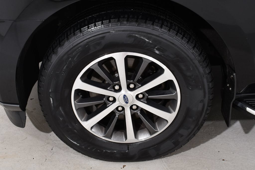 Used 2018 Ford Expedition Max XLT w/ Equipment Group 202A AWD/4WD image 25