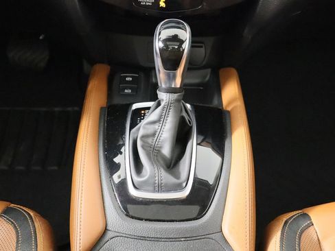 Used 2019 Nissan Rogue SL w/ Premium Package image 13