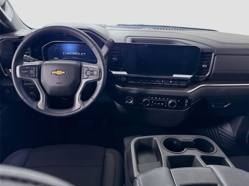 Used 2024 Chevrolet Silverado 1500 LT image 2