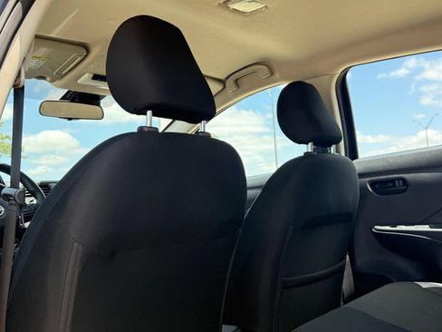 Used 2025 Nissan Versa S FWD image 18