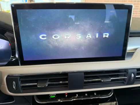 Used 2025 Lincoln Corsair AWD image 16