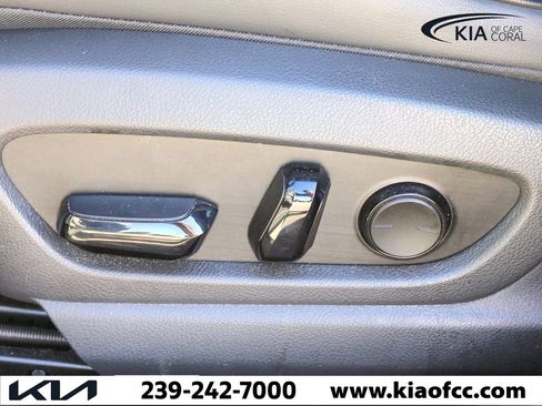 Used 2019 Lexus UX 200 image 18