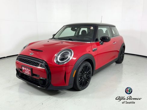 Used 2023 MINI Cooper S image 1