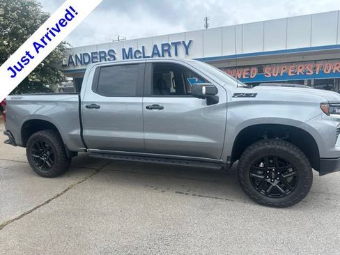Used 2026 Chevrolet Silverado 1500 LT Trail Boss w/ LT Trail Boss Premium Package AWD/4WD image 2