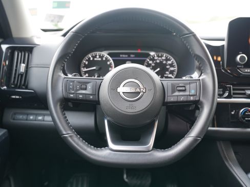 Used 2025 Nissan Pathfinder SV AWD/4WD image 19