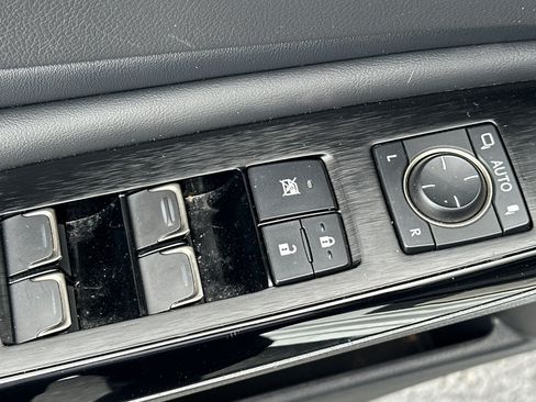 Used 2025 Lexus ES 300h F Sport FWD image 12