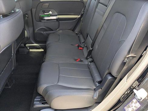 New 2025 Mercedes-Benz GLB 250 image 15